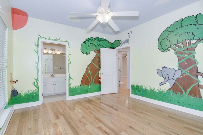 Building Photo - Large House on 3.5 Acres in Harlem