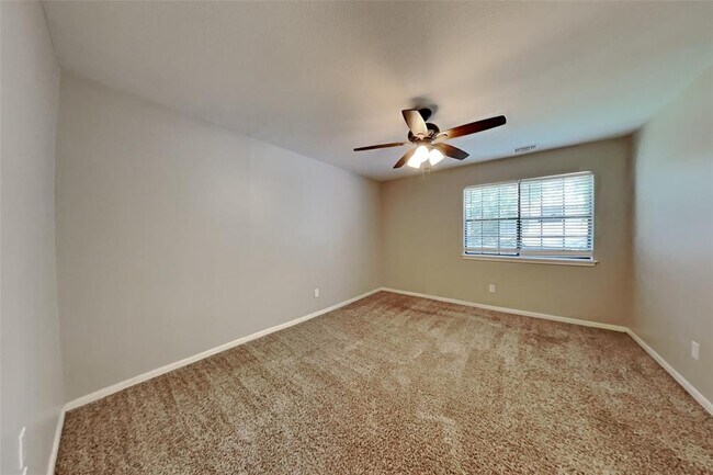Building Photo - 5207 Maple Terrace Dr
