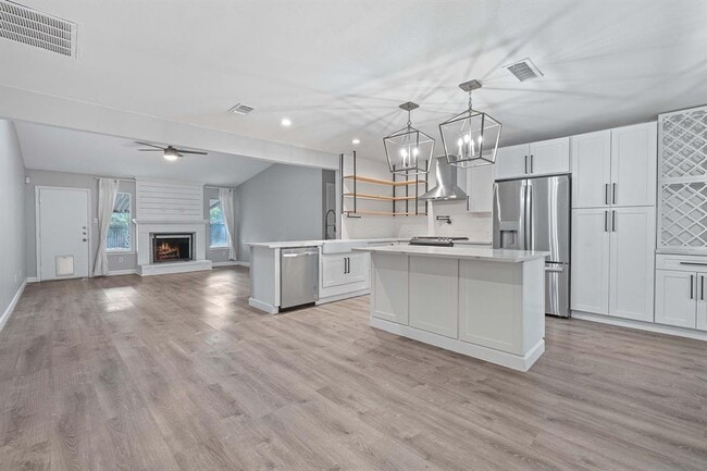 Building Photo - 609 Blackberry Dr