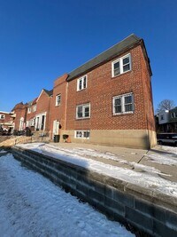 Building Photo - 1725 W Rockland St