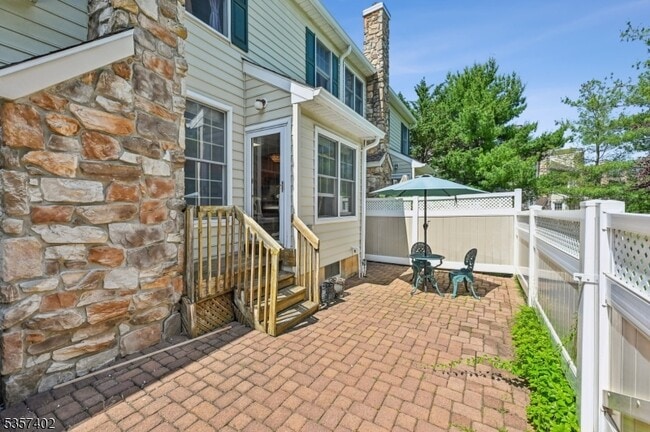 Building Photo - 233 Patriot Hill Dr