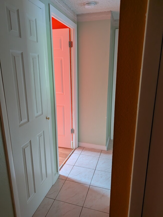 Building Photo - 1302 S Parker Rd