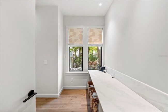 Building Photo - 1123 Abbeys Way