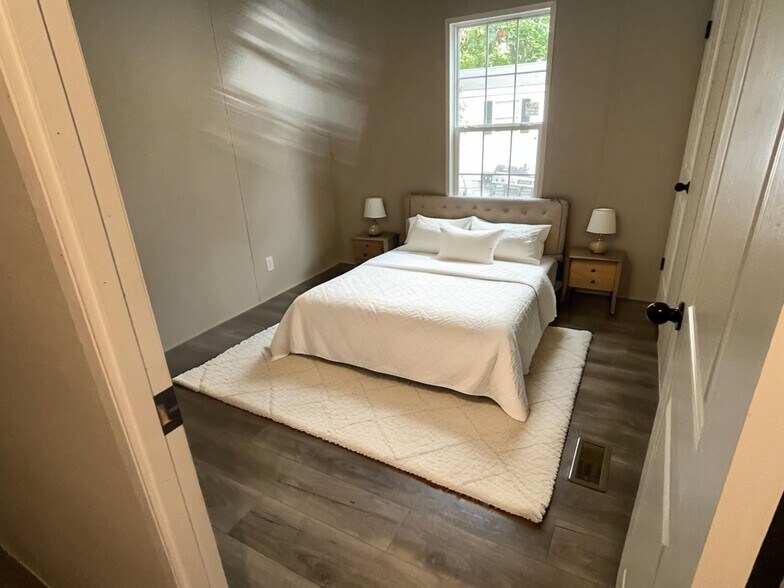 Building Photo - 47 Claremont St