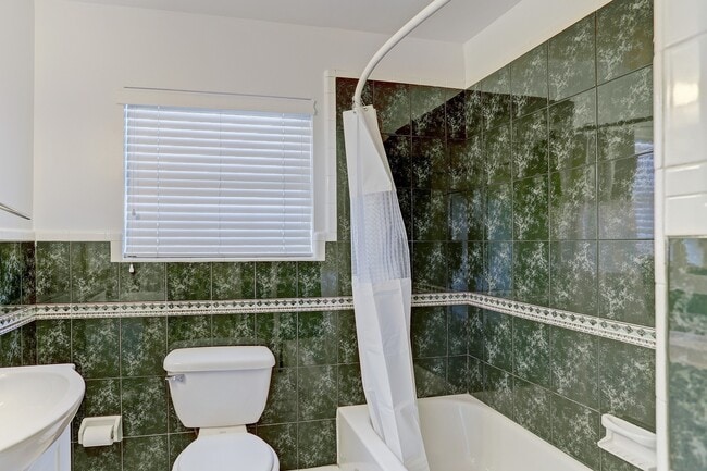 Building Photo - 8415 Bonner Dr