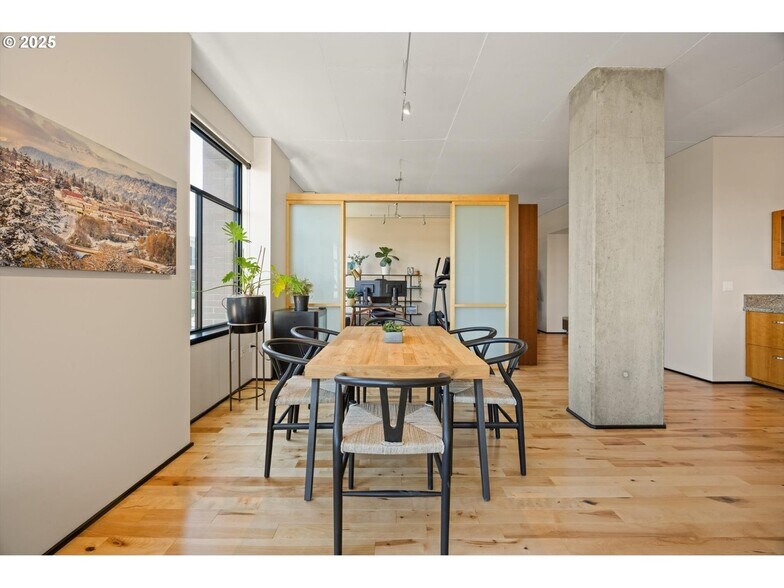 Building Photo - 333 NW 9th Ave