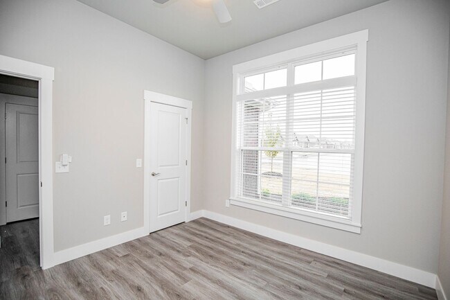 Building Photo - 1900 Seay Cir
