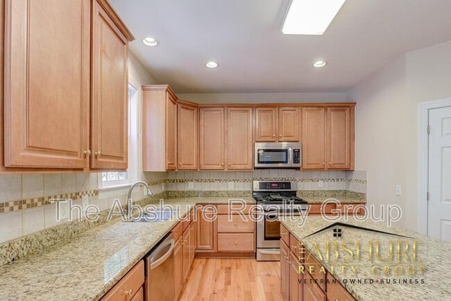 Building Photo - 1410 Fairfax Woods Dr