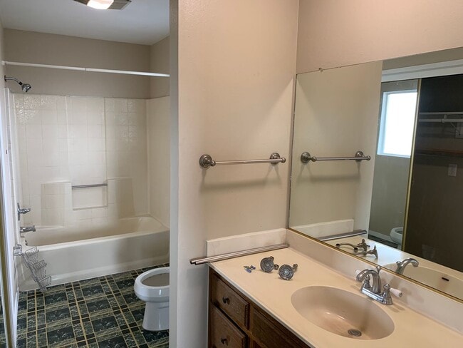 Building Photo - 2-Bedroom Home with Balcony in Orcutt – Pe...