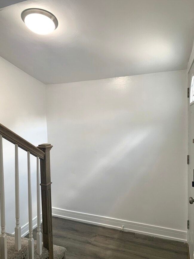 Building Photo - 2208 N Lorel Ave