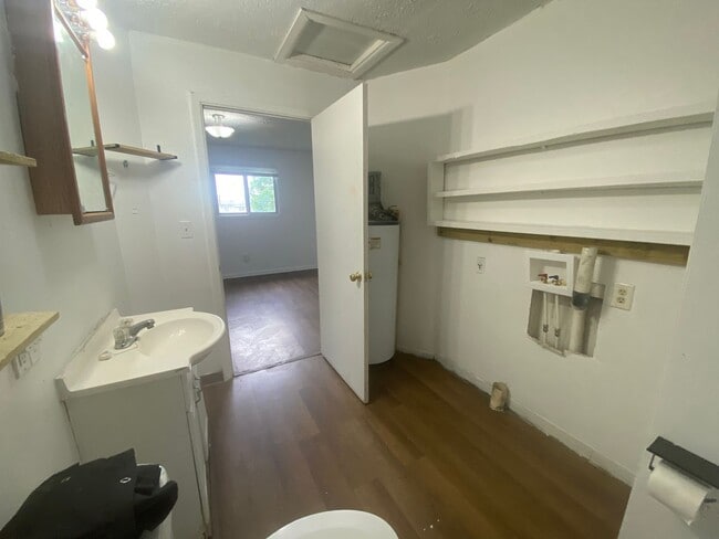 Building Photo - 2 Bedroom Apartment Near Downtown Bloomington, IN