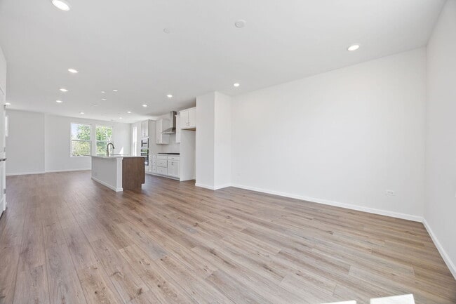 Building Photo - 6213 Sandbelt Dr