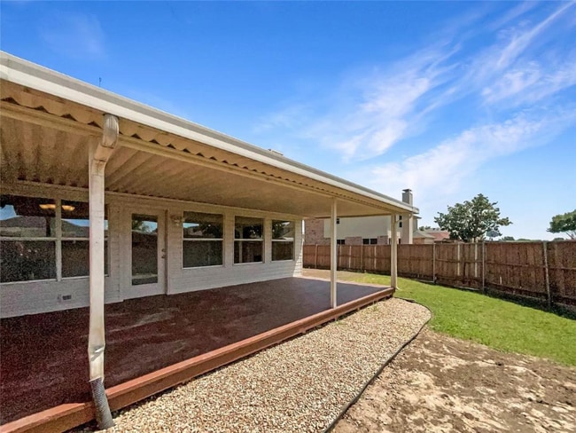 Building Photo - 2701 Crooked Creek