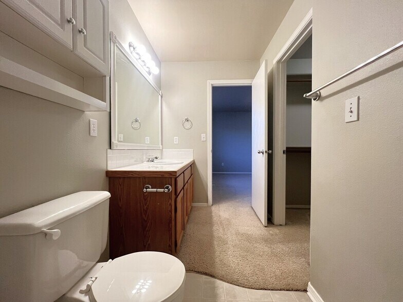 Building Photo - 4160 E Carnation Ct