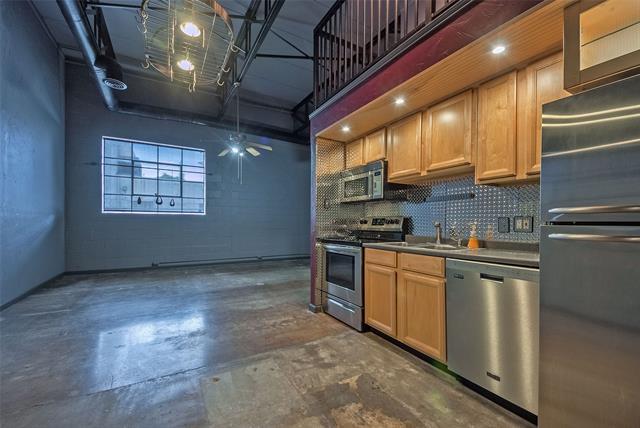 Building Photo - 215 N Walton St