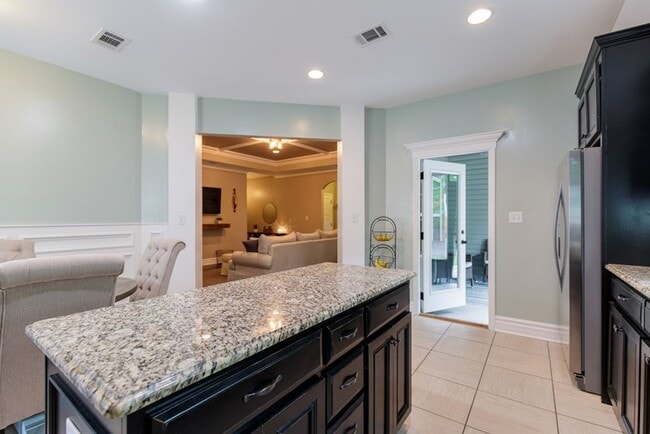 Building Photo - Spacious & Stylish 4BD/2BA Home in Valdost...