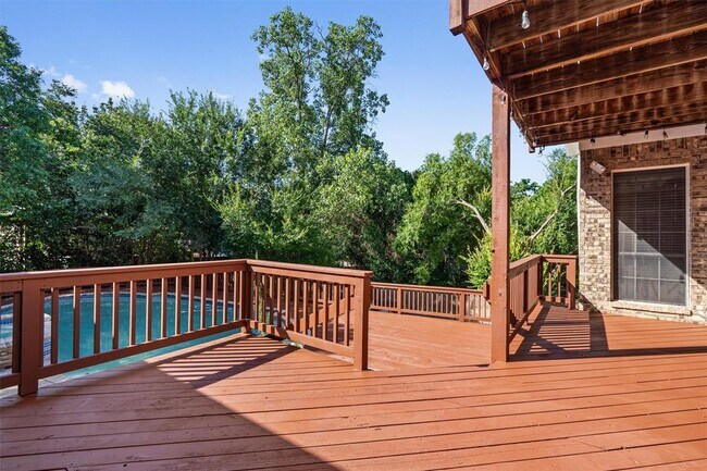 Building Photo - 1903 Port Royal Dr