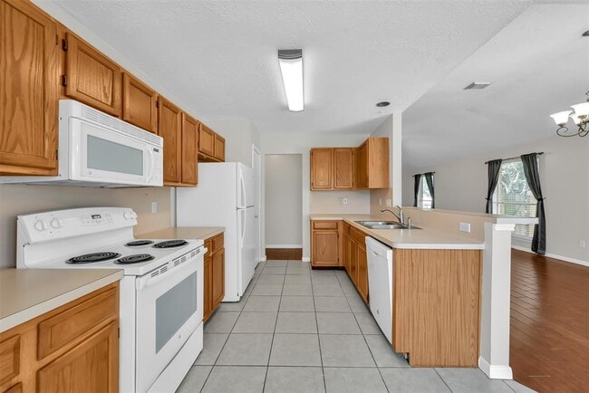 Building Photo - 10914 Waterview Cir