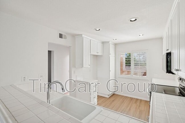 Building Photo - 440 Villa Point Dr