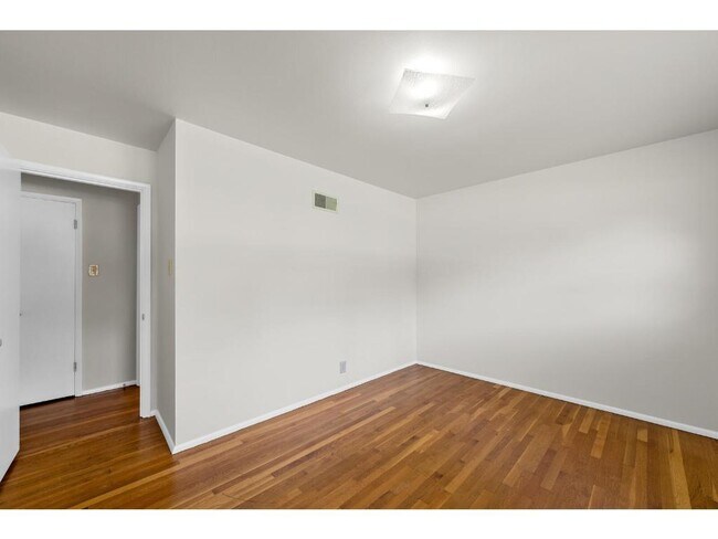 Building Photo - 718 Wenneker Dr