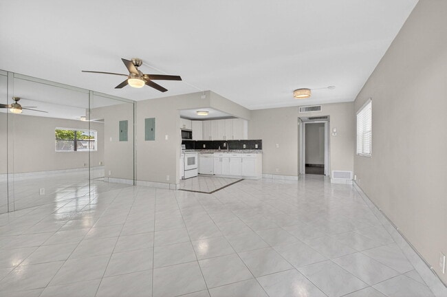 Building Photo - 195 Brittany F