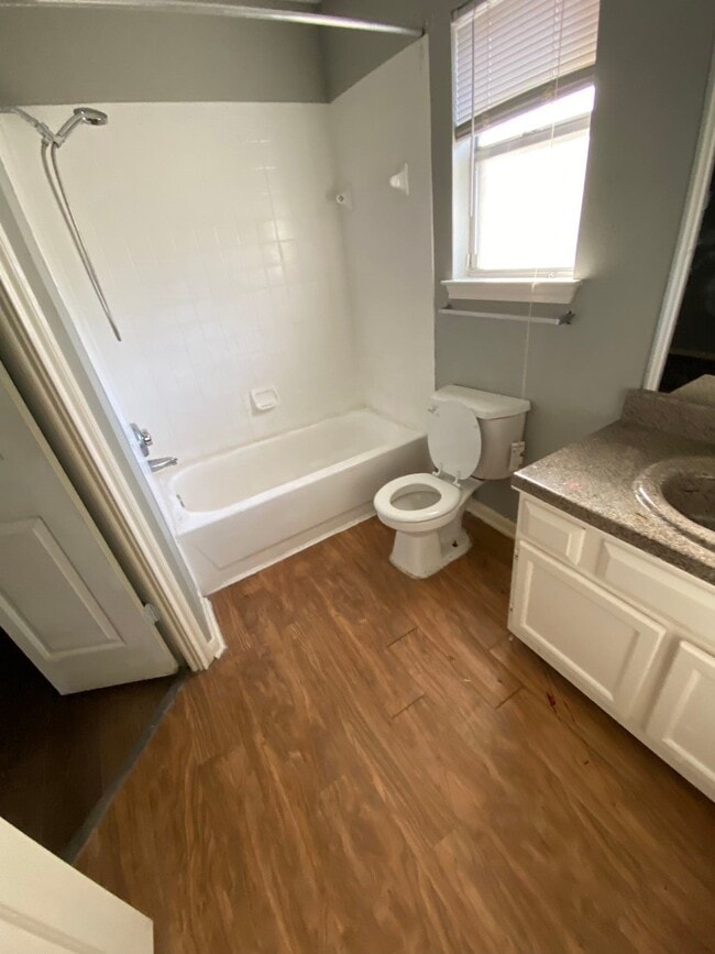 Building Photo - 15823 Ridgecroft Rd