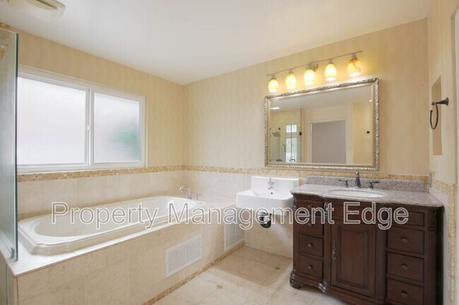 Building Photo - 30538 Colina Verde St