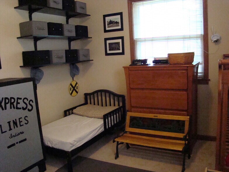 Building Photo - 2257 E Eichel Ave