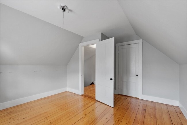 Building Photo - 270 Poplar St