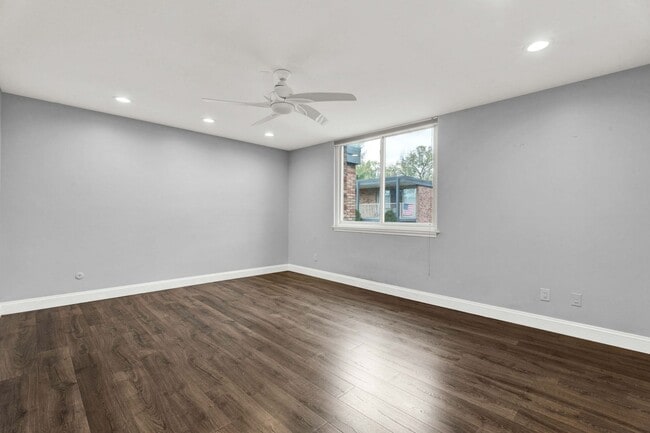 Building Photo - Welcome Home, Newly Remodeled Condo