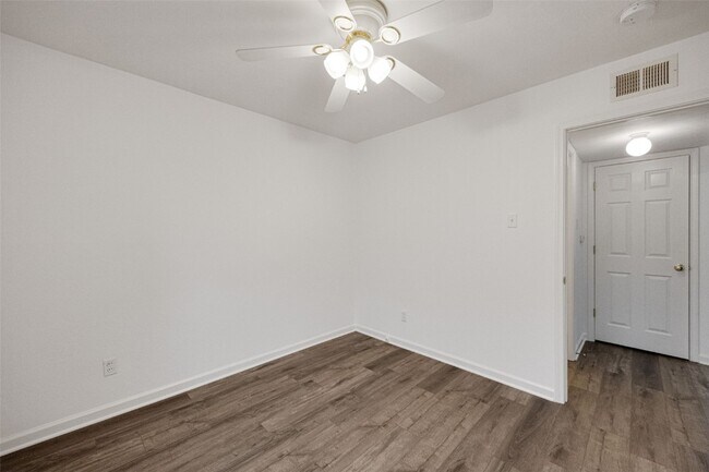 Building Photo - 417 Chamberlin Dr