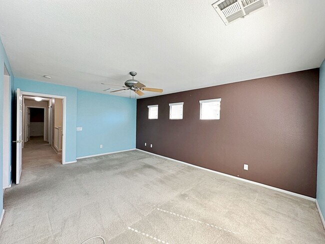 Building Photo - 3 BEDROOM + LOFT HOME IN GATED COMMUNITY IN NORTHWEST