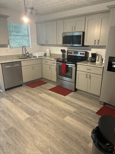 Building Photo - Room in Townhome on Chupp Way Cir