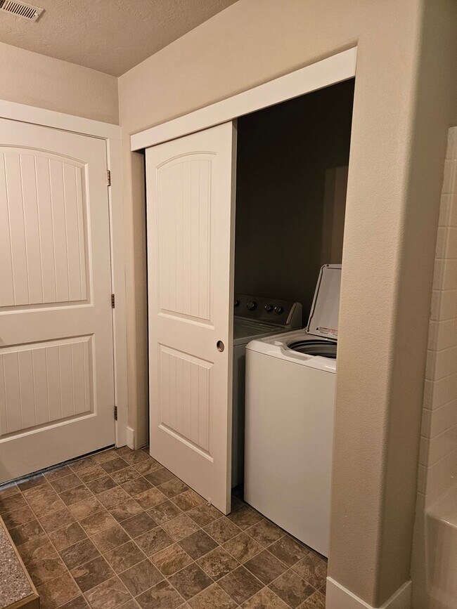 Building Photo - AVON16698