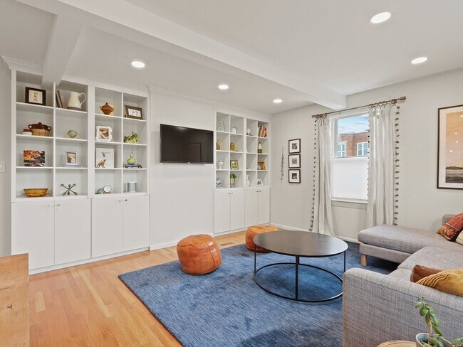 Building Photo - 8 Webster St