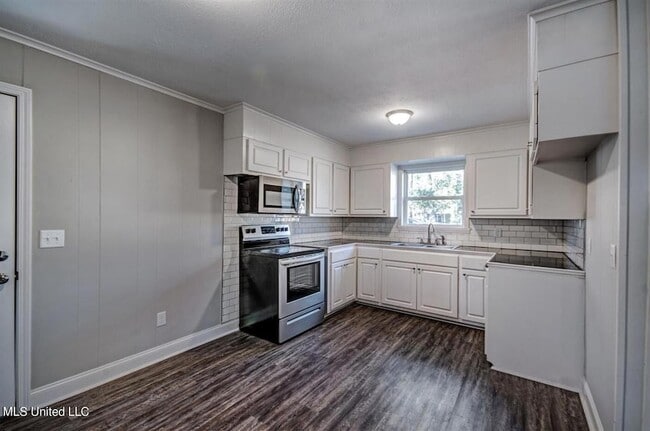 Building Photo - 361 Mary Ann Dr