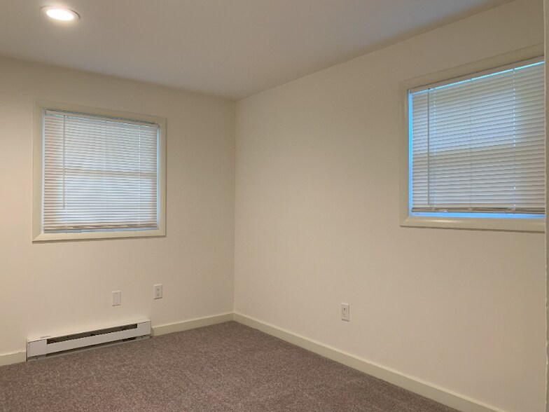 Building Photo - 139 Maple Ave