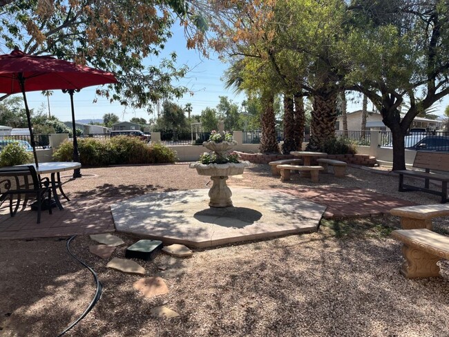 Building Photo - 5303 E Twain Ave