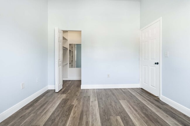 Building Photo - Beautiful Condo