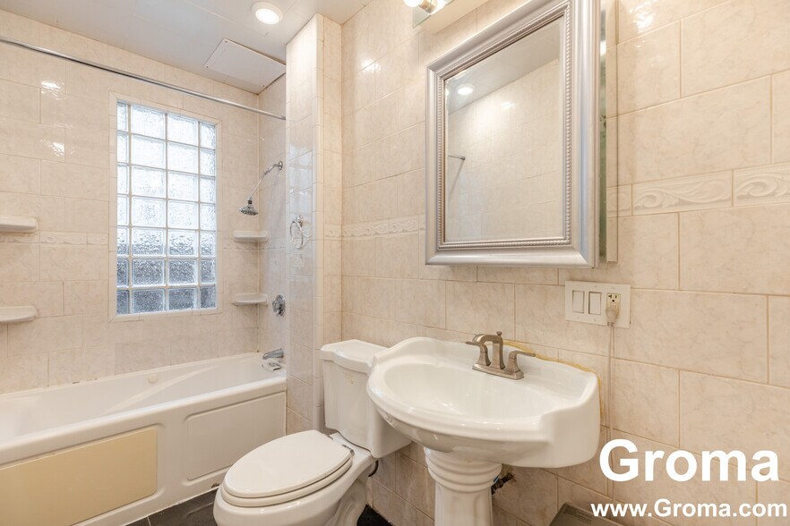 Building Photo - 4 Mark St