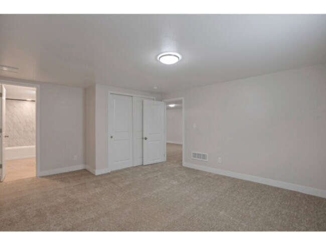 Building Photo - 2904 W Chenango Ave