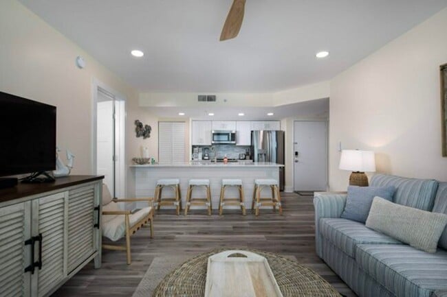 Building Photo - 3635 Seaside Dr