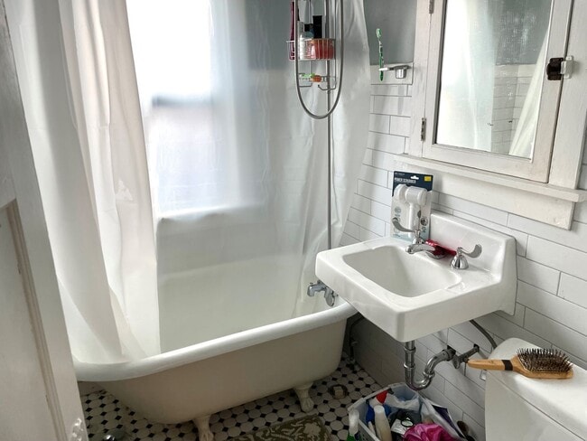 Building Photo - 116-118 Proudfit Street