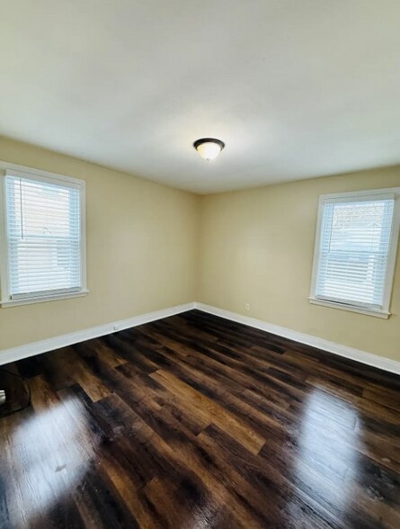 Building Photo - 369 Potters Rd