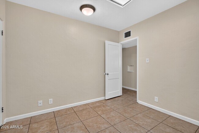 Building Photo - 1007 E Citrus Wy
