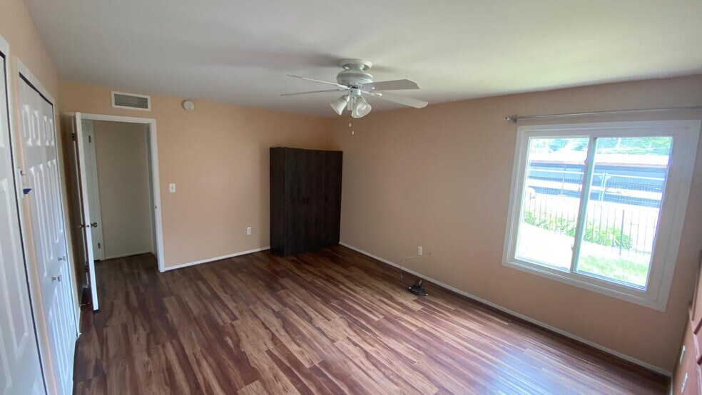 Building Photo - 30535 W 14 Mile Rd