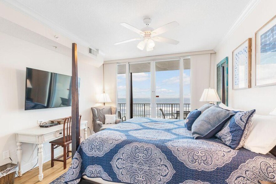 Building Photo - 365 E Beach Blvd