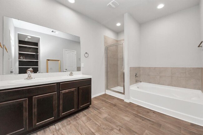 Building Photo - 5426 Clover Blossom Ln
