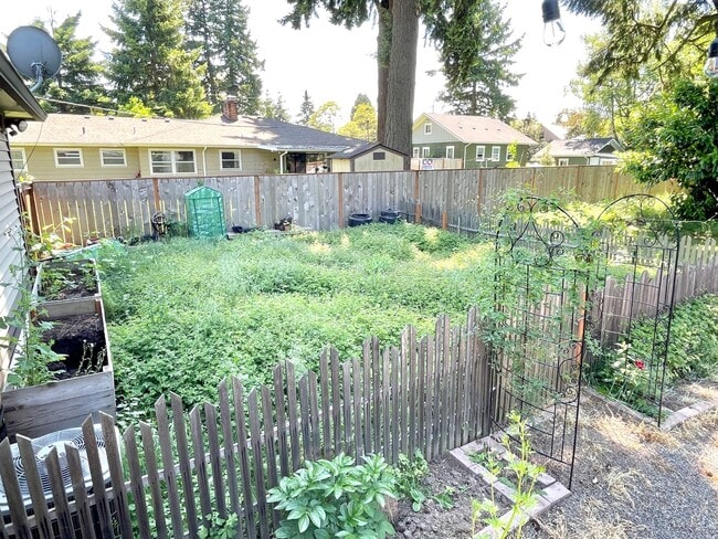 Building Photo - Powellhurst-Gilbert Updated Ranch Home wit...