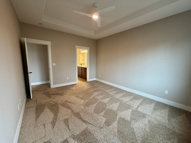 Building Photo - 3 Bedroom 2 Bath Single Family House